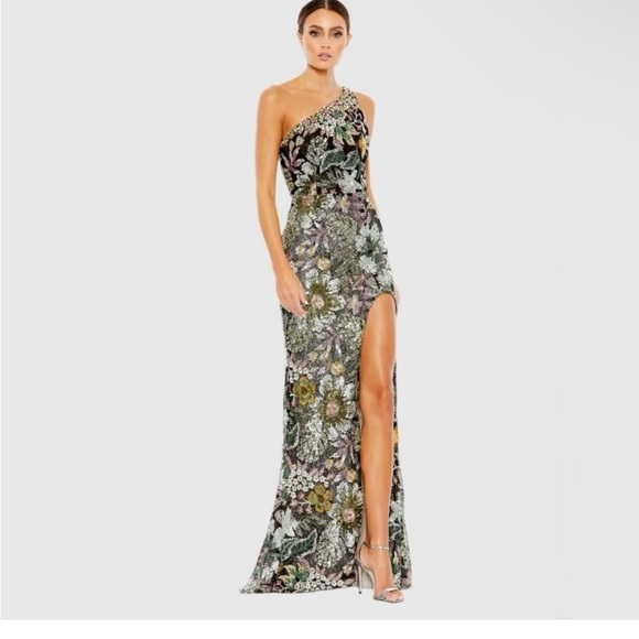 Mac Duggal Dresses & Skirts - NWT MAC DUGGAL Black Floral 49574
Sequined Embroidered Gown 10